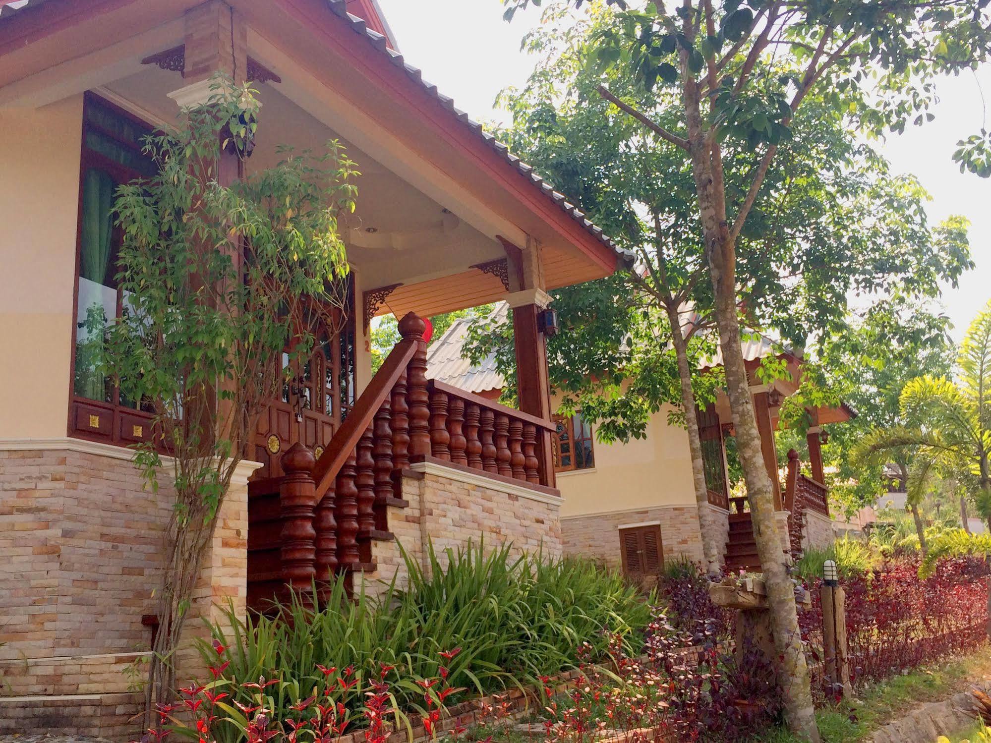 Mont Goei Pai Hotel Exterior photo