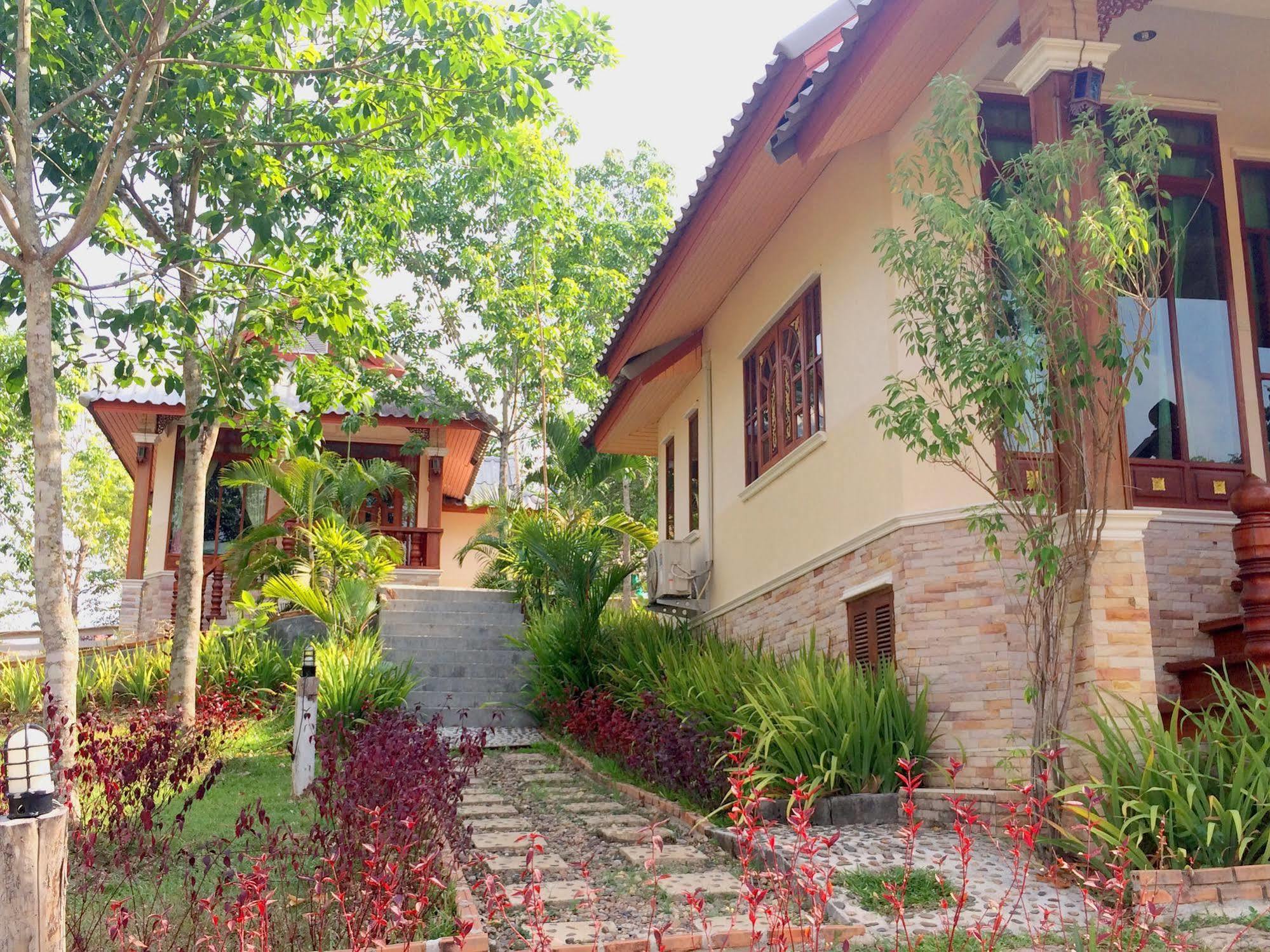 Mont Goei Pai Hotel Exterior photo