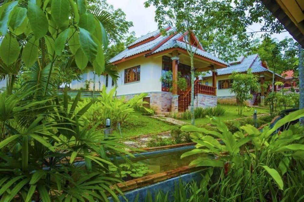 Mont Goei Pai Hotel Exterior photo